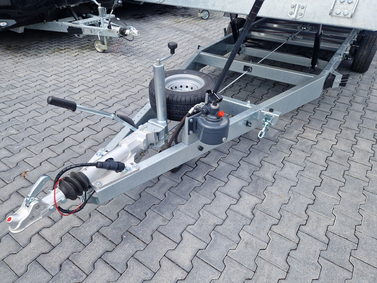 Cartrailer Expert 3560 easyload 600x216cm hydr. kippbar Winde Resrad Premium Tridem 100km/H 3500kg - Remorque porte-voitures: photos 4 Cartrailer Expert 3560 easyload 600x216cm hydr. kippbar Winde Resrad Premium Tridem 100km/H 3500kg - Remorque porte-voitures: photos 4