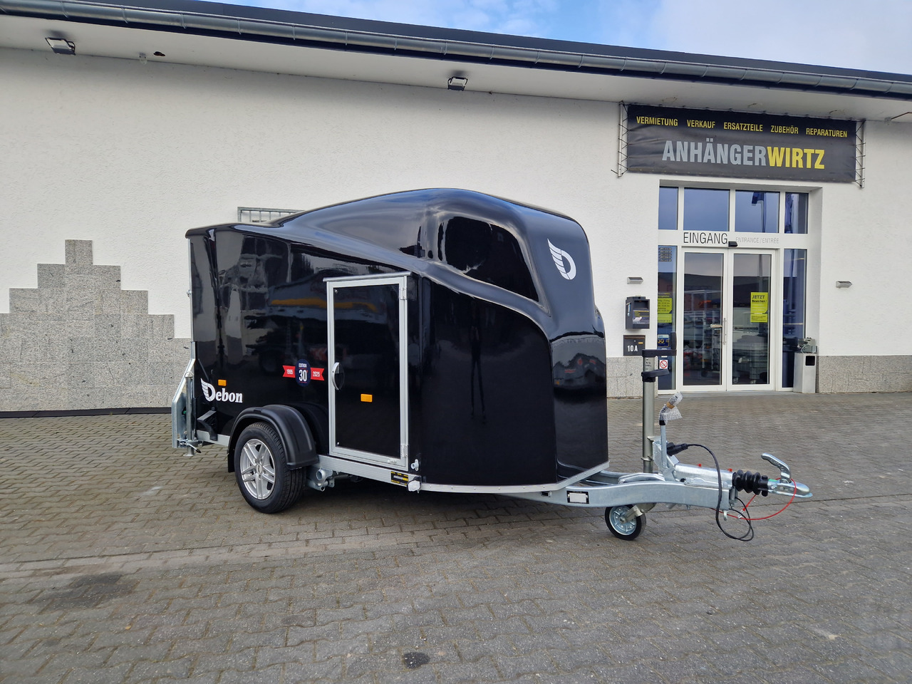 Debon Cargo 1300 300x152x168cm black Seitentür Alufelgen darkl Pullman II 100km/H 1300kg Modell 25 - Remorque fourgon: photos 1 Debon Cargo 1300 300x152x168cm black Seitentür Alufelgen darkl Pullman II 100km/H 1300kg Modell 25 - Remorque fourgon: photos 1