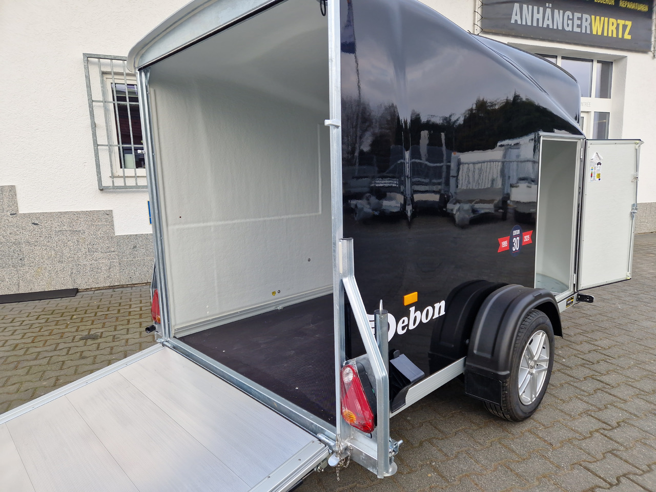 Debon Cargo 1300 300x152x168cm black Seitentür Alufelgen darkl Pullman II 100km/H 1300kg Modell 25 - crédit-bail Debon Cargo 1300 300x152x168cm black Seitentür Alufelgen darkl Pullman II 100km/H 1300kg Modell 25: photos 16