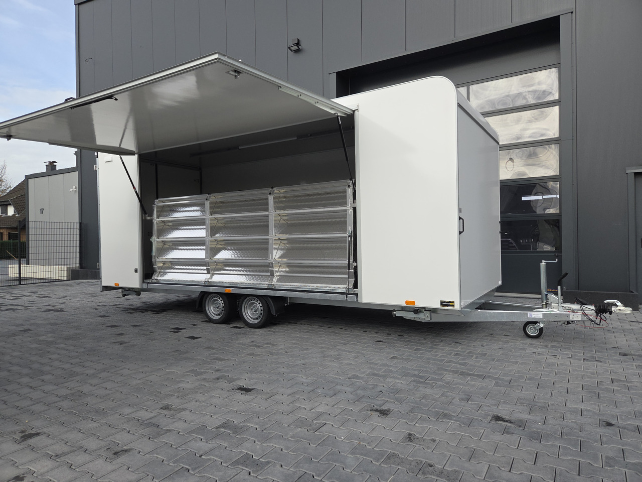 Event Trailer Koffer TWSP M 600T.01 600x230x210 Seitenklappe Treppe Hecktüren 230V 3000kg - Remorque magasin: photos 3 Event Trailer Koffer TWSP M 600T.01 600x230x210 Seitenklappe Treppe Hecktüren 230V 3000kg - Remorque magasin: photos 3