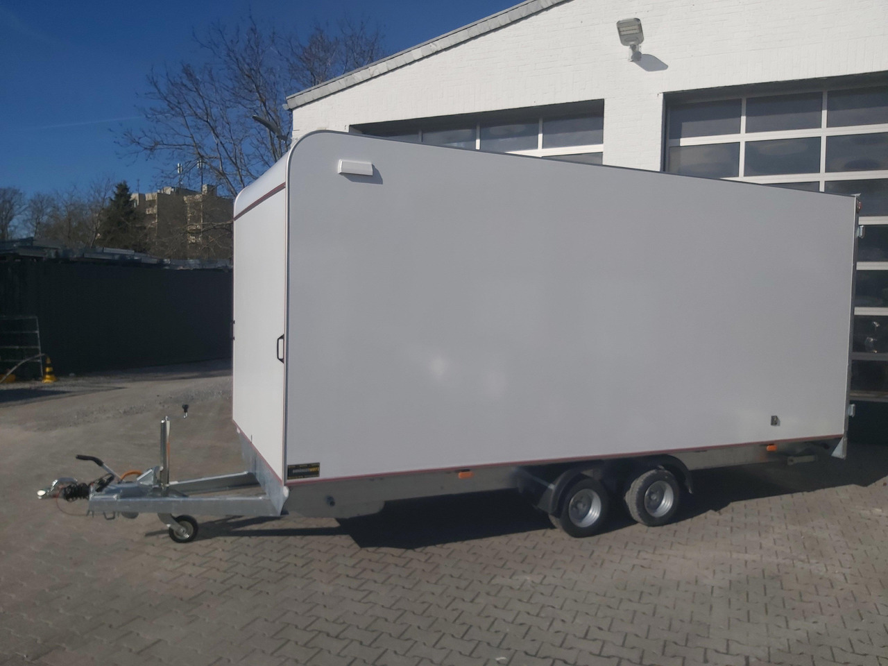 Hochlader Koffer TFSP 500T.00 500x220x210cm aero Zurrsystem 10 Zoll (XXL) 100km/H 2700kg - Remorque fourgon: photos 1 Hochlader Koffer TFSP 500T.00 500x220x210cm aero Zurrsystem 10 Zoll (XXL) 100km/H 2700kg - Remorque fourgon: photos 1