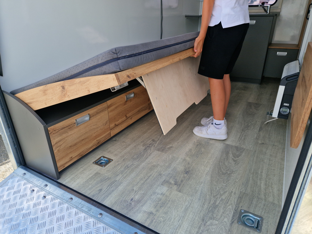 Caravane Koffer Camp TFS ST 320.01 320x150x180cm Premium Rampe Seitentür Fenster Bett 1300kg 100km/H: photos 7