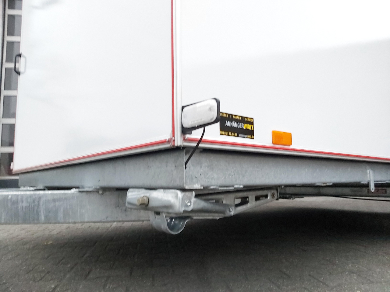 Koffer Sport Camp TFS 360.01 1500 360x200x210cm Seitentür Heckrampe 2 Fenster IL 230V 100km/H 1500kg - Remorque fourgon: photos 5 Koffer Sport Camp TFS 360.01 1500 360x200x210cm Seitentür Heckrampe 2 Fenster IL 230V 100km/H 1500kg - Remorque fourgon: photos 5