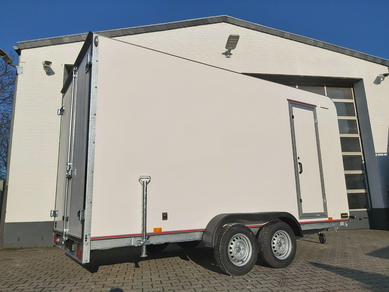 Koffer TFS 420T.00 2700 420x200x210cm aero Seitentür Zurrsystem IL (XL) 100km/H 2700kg Modell 2024 - Remorque fourgon: photos 5 Koffer TFS 420T.00 2700 420x200x210cm aero Seitentür Zurrsystem IL (XL) 100km/H 2700kg Modell 2024 - Remorque fourgon: photos 5