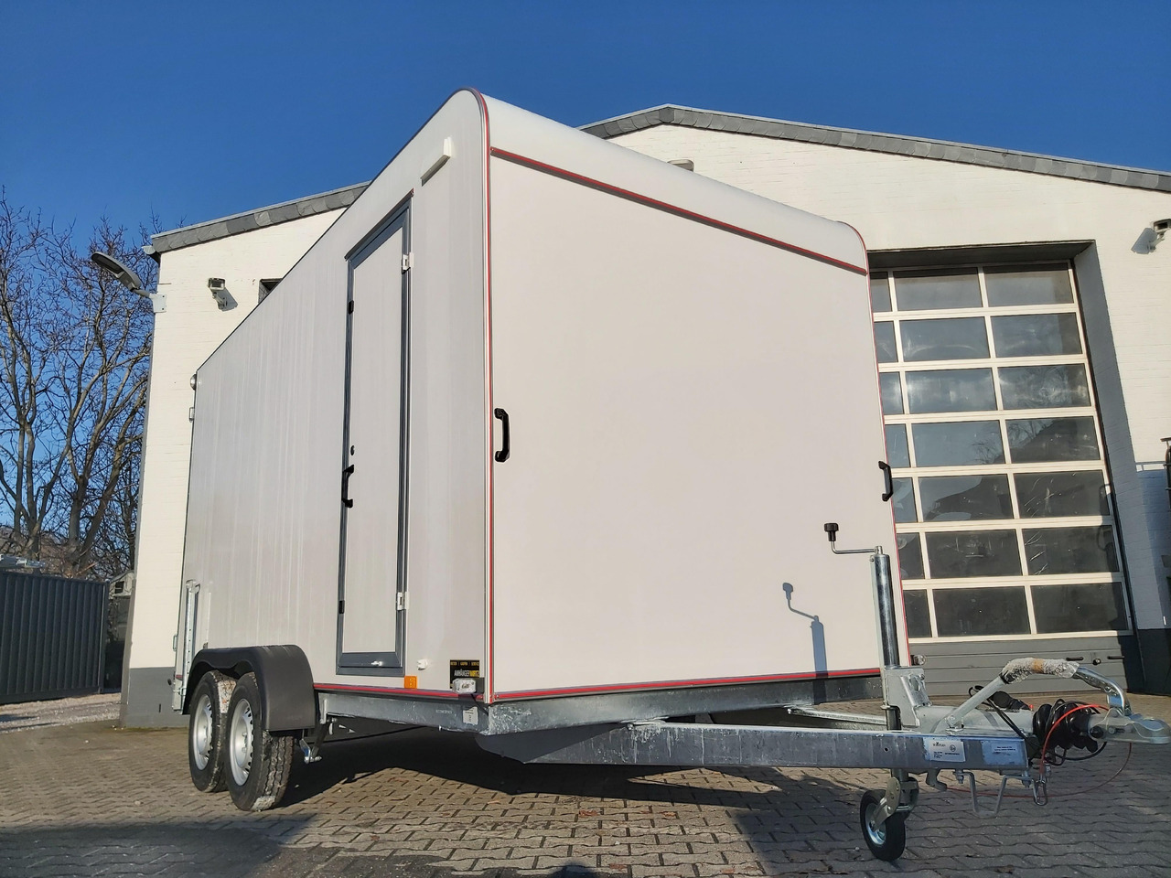 Koffer TFS 420T.00 2700 420x200x210cm aero Seitentür Zurrsystem IL (XL) 100km/H 2700kg Modell 2024 - Remorque fourgon: photos 2 Koffer TFS 420T.00 2700 420x200x210cm aero Seitentür Zurrsystem IL (XL) 100km/H 2700kg Modell 2024 - Remorque fourgon: photos 2