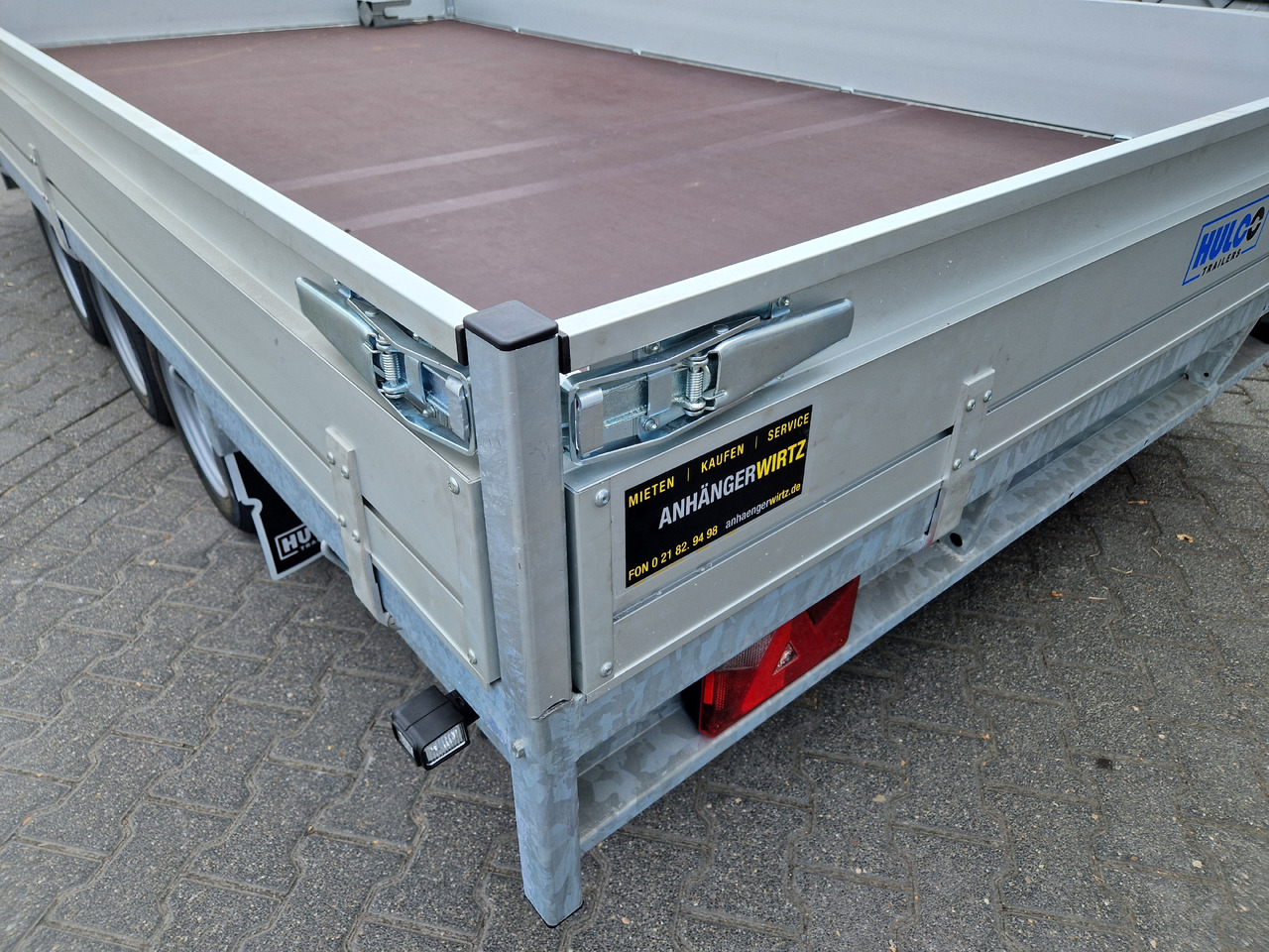 MEDAX - 3 3500 405x223x30cm Tridem 12" niedrig Fahrwerk (XL) 3500kg - Remorque plateau: photos 4 MEDAX - 3 3500 405x223x30cm Tridem 12" niedrig Fahrwerk (XL) 3500kg - Remorque plateau: photos 4