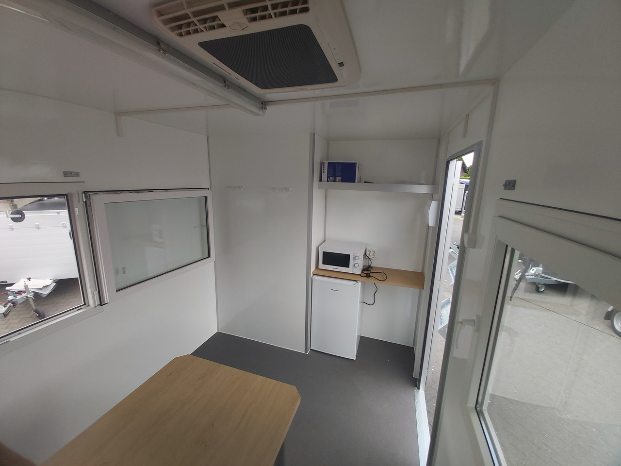Remorque magasin Mobiles Büro 410x220x220cm Tür + 3 Fenster + WC Raum + Stauraum + Klima (XL) 1500kg: photos 6