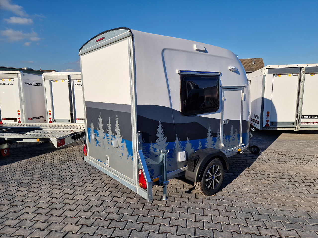 Niki Life aerodynamischer Koffer F1334HL 340x150x170cm Camp Möbel Heckküche 1300kg 100km Abverkauf - Remorque voiture: photos 4 Niki Life aerodynamischer Koffer F1334HL 340x150x170cm Camp Möbel Heckküche 1300kg 100km Abverkauf - Remorque voiture: photos 4