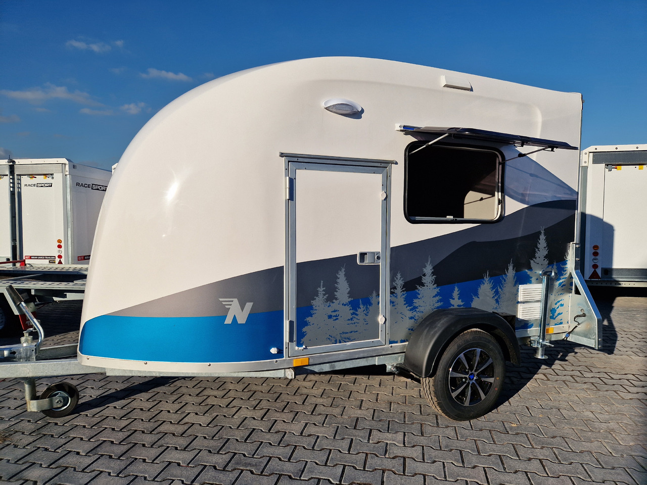 Niki Life aerodynamischer Koffer F1334HL 340x150x170cm Camp Möbel Heckküche 1300kg 100km Abverkauf - Remorque voiture: photos 2 Niki Life aerodynamischer Koffer F1334HL 340x150x170cm Camp Möbel Heckküche 1300kg 100km Abverkauf - Remorque voiture: photos 2