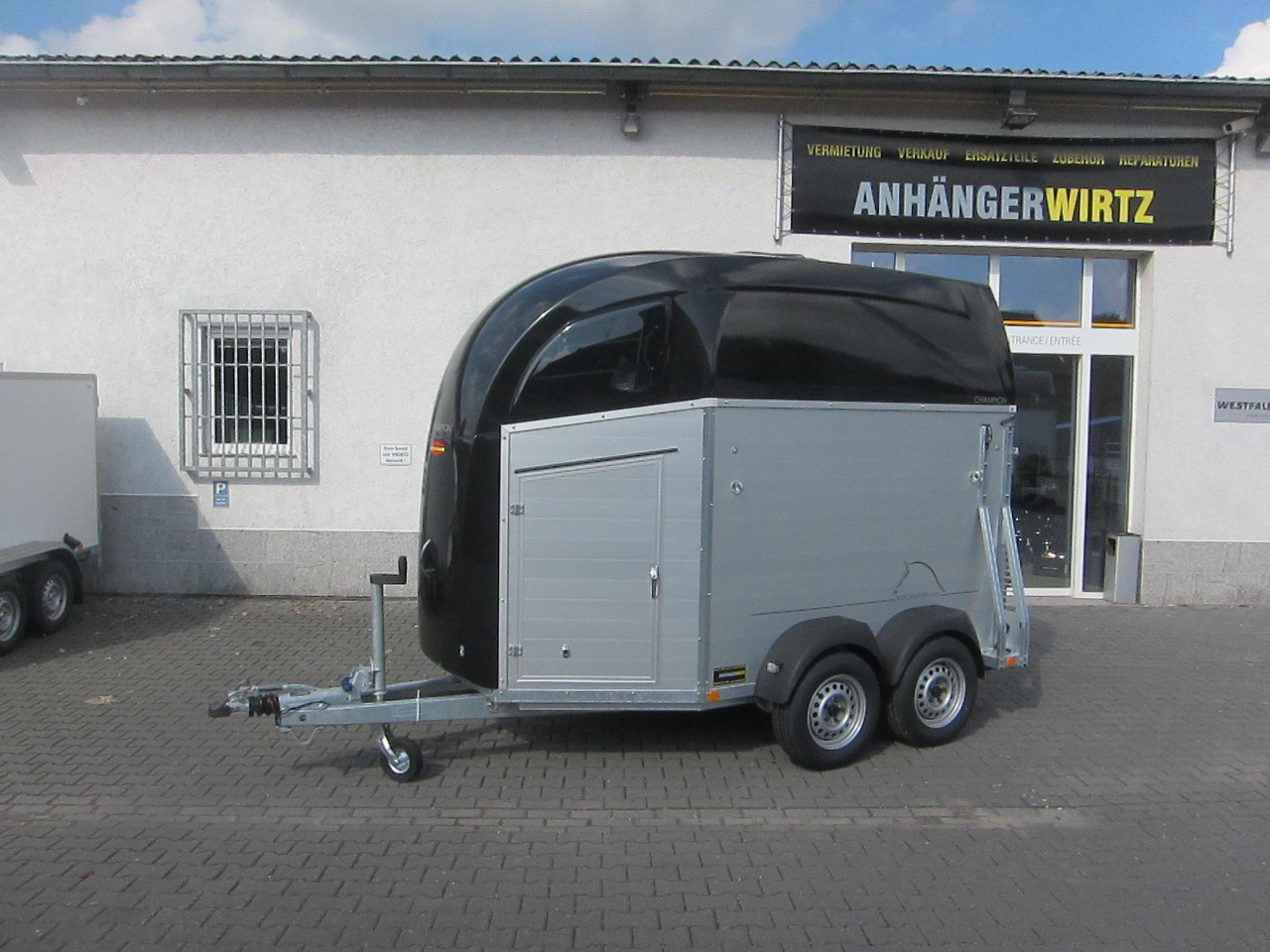 Pferdeanhänger Böckmann Champion R Sattelkammer blackline 2400kg CFF+ 100 km/H Modell 25 - Van chevaux: photos 1 Pferdeanhänger Böckmann Champion R Sattelkammer blackline 2400kg CFF+ 100 km/H Modell 25 - Van chevaux: photos 1