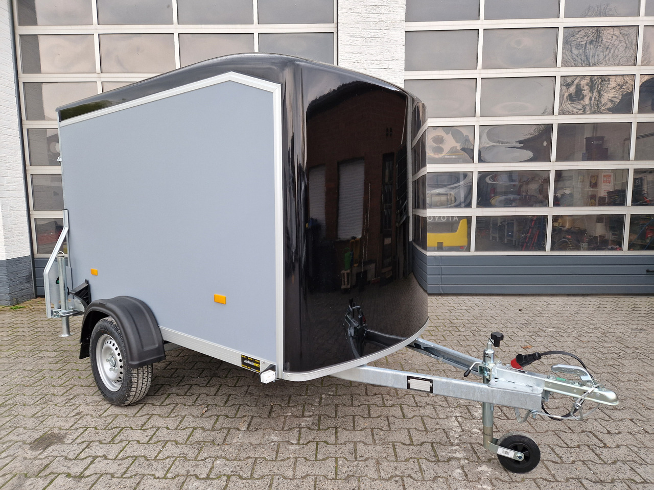 Roadster Sport C255 252x125x154cm aero Wood silver Poly black Rampekombi (S) 750kg Abverkauf - Remorque voiture: photos 3 Roadster Sport C255 252x125x154cm aero Wood silver Poly black Rampekombi (S) 750kg Abverkauf - Remorque voiture: photos 3