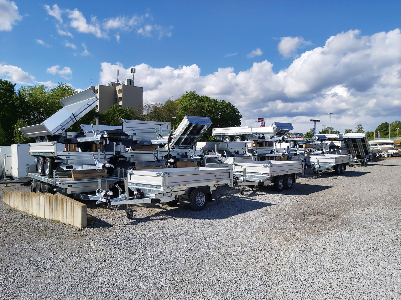 Saris Kipper K1 256 150 1500 1 256x150x30cm black Edition Handpumpe 13" (S) 1500kg Online Aktion - Remorque benne: photos 4 Saris Kipper K1 256 150 1500 1 256x150x30cm black Edition Handpumpe 13" (S) 1500kg Online Aktion - Remorque benne: photos 4