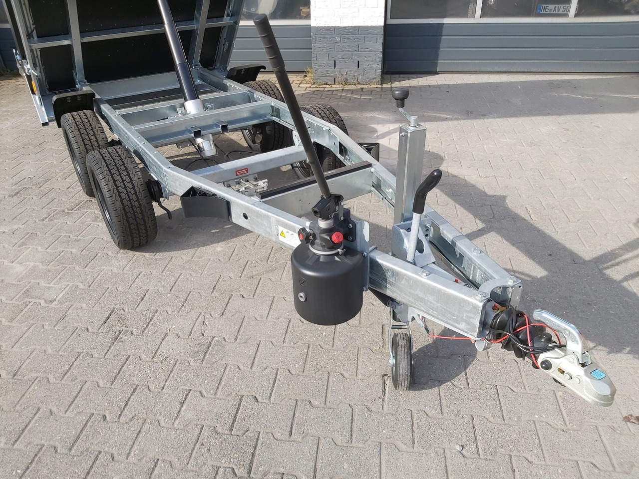 Saris Kipper K1 276 150 2000 2 276x150x30cm black Edition Handpumpe 13" (S) 2000kg Aktion - Remorque benne: photos 4 Saris Kipper K1 276 150 2000 2 276x150x30cm black Edition Handpumpe 13" (S) 2000kg Aktion - Remorque benne: photos 4