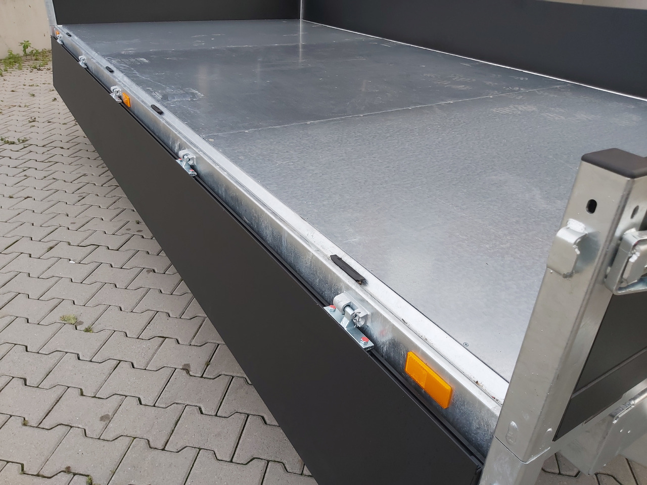 Saris Kipper K3 406 204 3500 2 HD E 406x204x35cm black Alu Auffahrrampen Stützen LED 3500kg - Remorque benne: photos 3 Saris Kipper K3 406 204 3500 2 HD E 406x204x35cm black Alu Auffahrrampen Stützen LED 3500kg - Remorque benne: photos 3