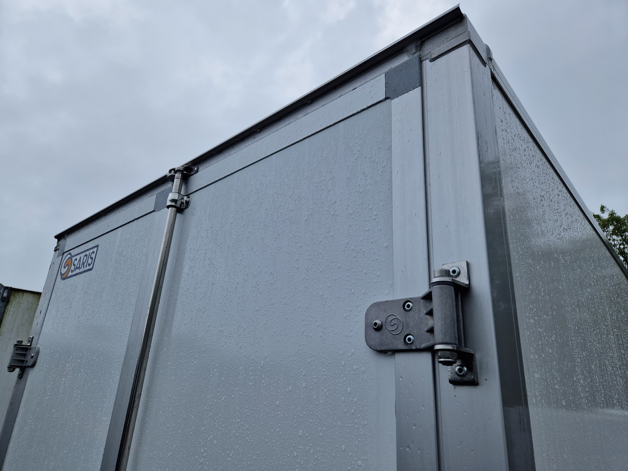 Saris Koffer GO 306 154 180 1500 1 306x154x180cm GFK weiß (M) 1500kg - Remorque fourgon: photos 5 Saris Koffer GO 306 154 180 1500 1 306x154x180cm GFK weiß (M) 1500kg - Remorque fourgon: photos 5