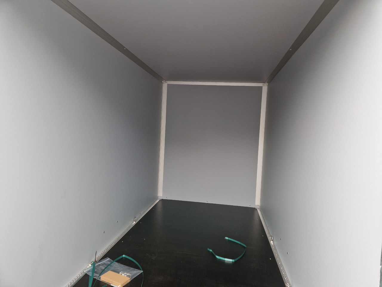 Saris Koffer GO 306 154 180 1500 1 306x154x180cm GFK weiß (M) 1500kg - Remorque fourgon: photos 4 Saris Koffer GO 306 154 180 1500 1 306x154x180cm GFK weiß (M) 1500kg - Remorque fourgon: photos 4