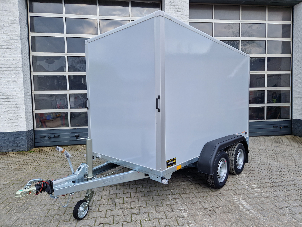 Saris Koffer GO 306 154 180 2000 2 306x154x180cm GFK grau (M) 2000kg Modell 2023 - Remorque fourgon: photos 3 Saris Koffer GO 306 154 180 2000 2 306x154x180cm GFK grau (M) 2000kg Modell 2023 - Remorque fourgon: photos 3