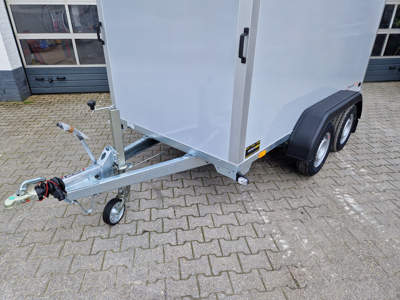 Saris Koffer GO 306 154 180 2000 2 306x154x180cm GFK grau (M) 2000kg Modell 2023 - Remorque fourgon: photos 4 Saris Koffer GO 306 154 180 2000 2 306x154x180cm GFK grau (M) 2000kg Modell 2023 - Remorque fourgon: photos 4