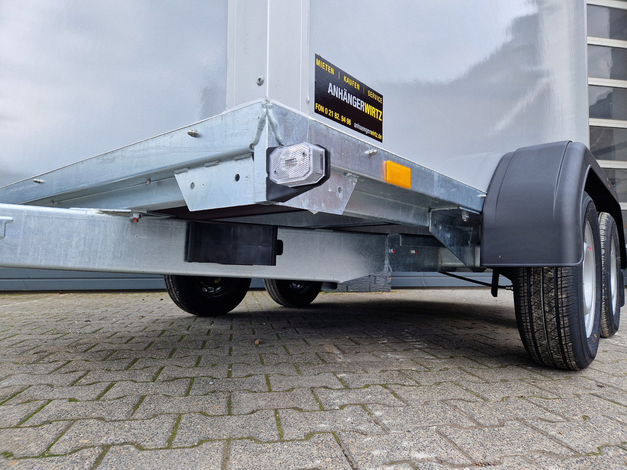 Saris Koffer GO 306 154 180 2000 2 306x154x180cm GFK grau (M) 2000kg Modell 2023 - Remorque fourgon: photos 5 Saris Koffer GO 306 154 180 2000 2 306x154x180cm GFK grau (M) 2000kg Modell 2023 - Remorque fourgon: photos 5