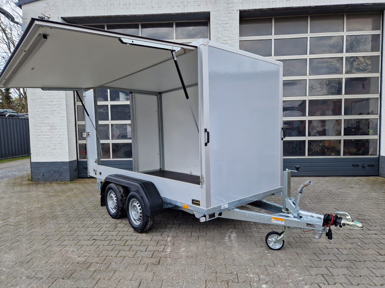 Saris Koffer GO 306 154 180 2000 2 306x154x180cm GFK grau Seitenklappe (M) 2000kg Modell 2024 - Remorque fourgon: photos 2 Saris Koffer GO 306 154 180 2000 2 306x154x180cm GFK grau Seitenklappe (M) 2000kg Modell 2024 - Remorque fourgon: photos 2