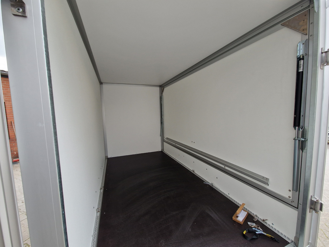 Remorque fourgon Saris Koffer GO 306 154 180 2000 2 306x154x180cm GFK grau Seitenklappe (M) 2000kg Modell 2024: photos 7