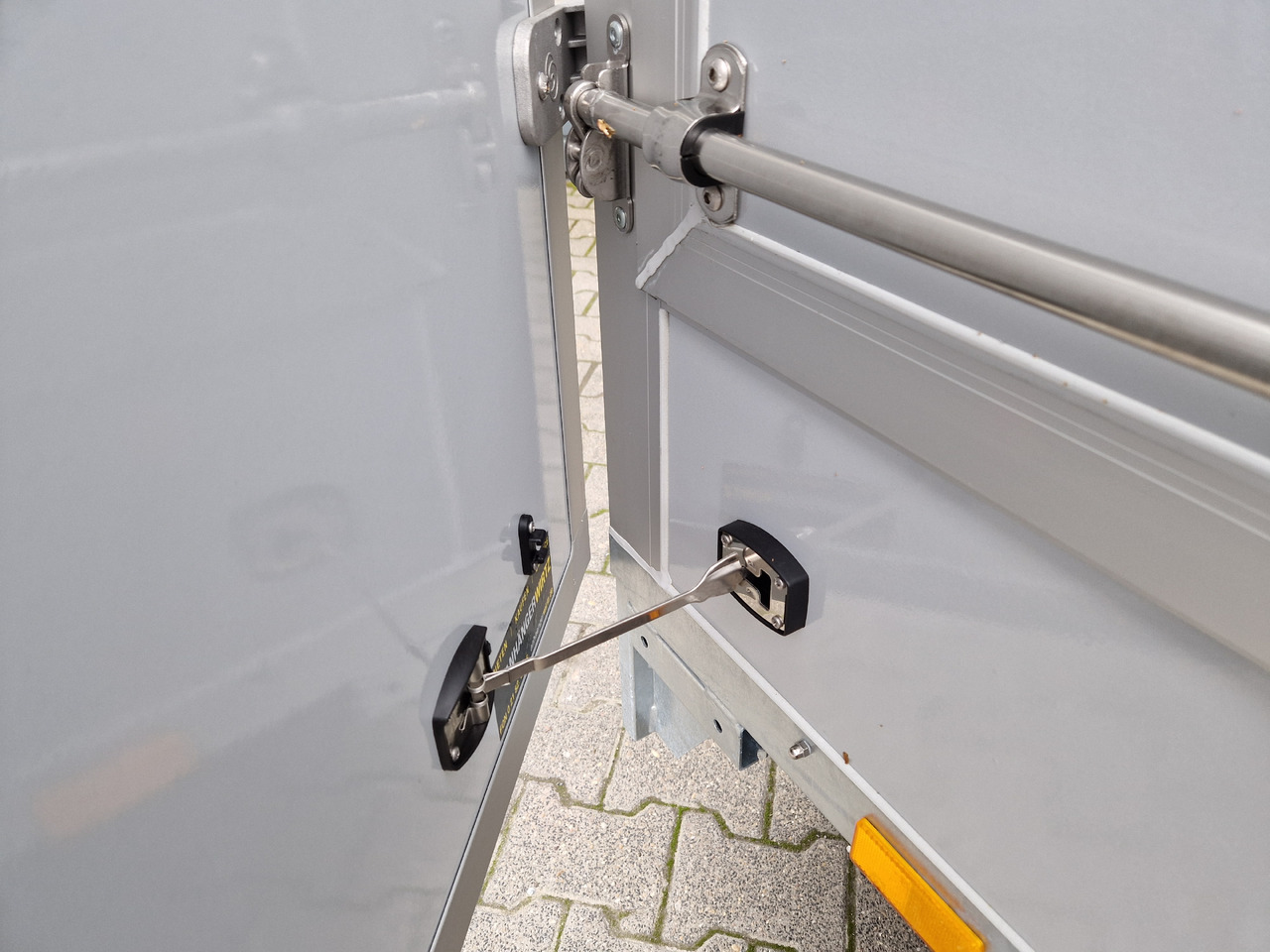 Remorque fourgon Saris Koffer GO 306 154 180 2000 2 306x154x180cm GFK grau Seitenklappe (M) 2000kg Modell 2024: photos 8
