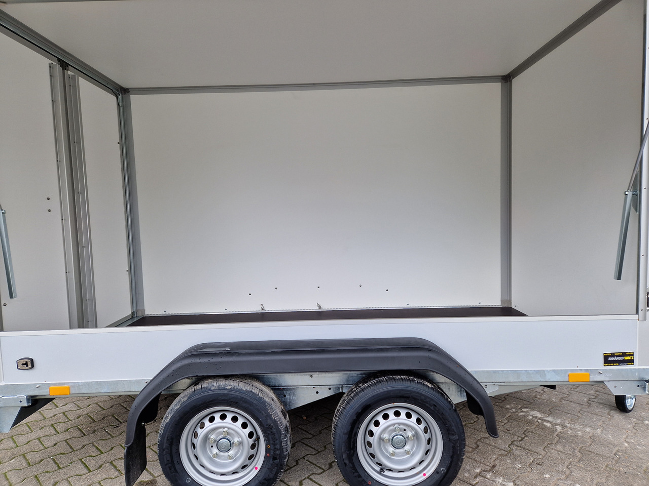 Saris Koffer GO 306 154 180 2000 2 306x154x180cm GFK grau Seitenklappe (M) 2000kg Modell 2024 - Remorque fourgon: photos 4 Saris Koffer GO 306 154 180 2000 2 306x154x180cm GFK grau Seitenklappe (M) 2000kg Modell 2024 - Remorque fourgon: photos 4