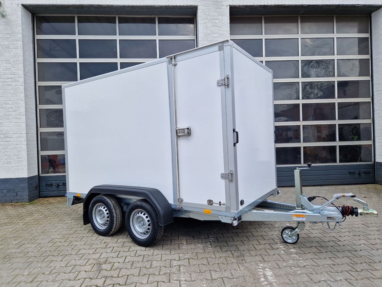 Remorque fourgon Saris Koffer GO 306 154 180 2000 2 306x154x180cm GFK weiss Seitentür Auffahrklappe (M) 2000kg 2023: photos 16