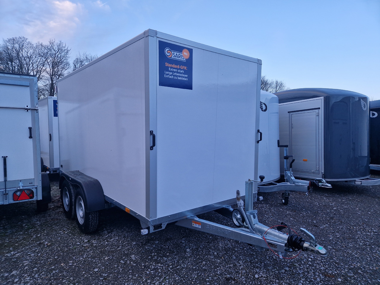 Saris Koffer GO 3506 169 180 2700 2 356x169x180cm weiss GFK (L) 2700kg Modell 2024 - Remorque fourgon: photos 1 Saris Koffer GO 3506 169 180 2700 2 356x169x180cm weiss GFK (L) 2700kg Modell 2024 - Remorque fourgon: photos 1