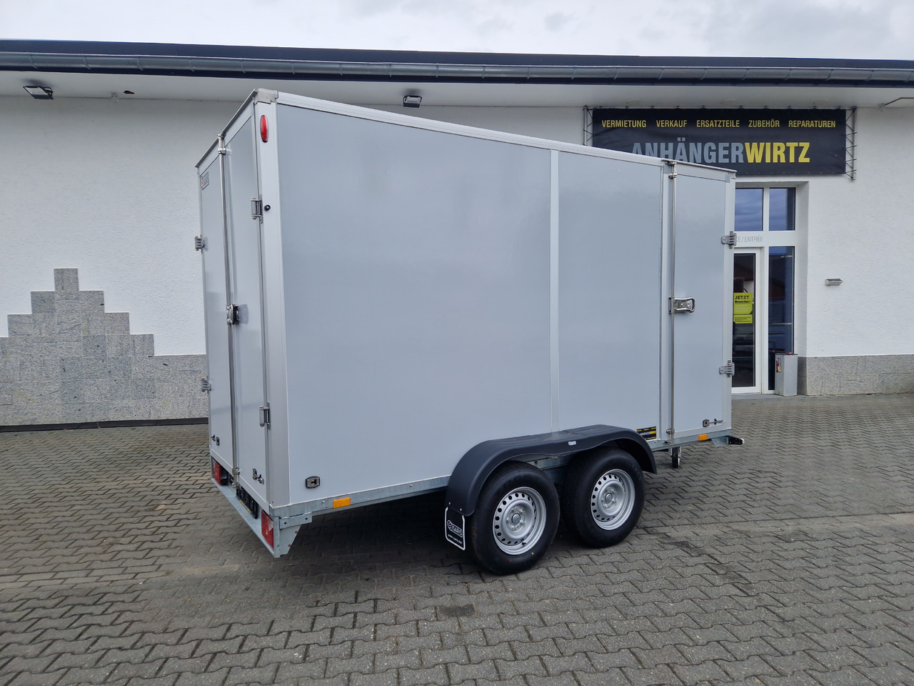 Saris Koffer GO 356 169 200 2700 2 356x169x200cm Hecktüren Seitentür grau GFK (L) 2700kg - Remorque fourgon: photos 5 Saris Koffer GO 356 169 200 2700 2 356x169x200cm Hecktüren Seitentür grau GFK (L) 2700kg - Remorque fourgon: photos 5
