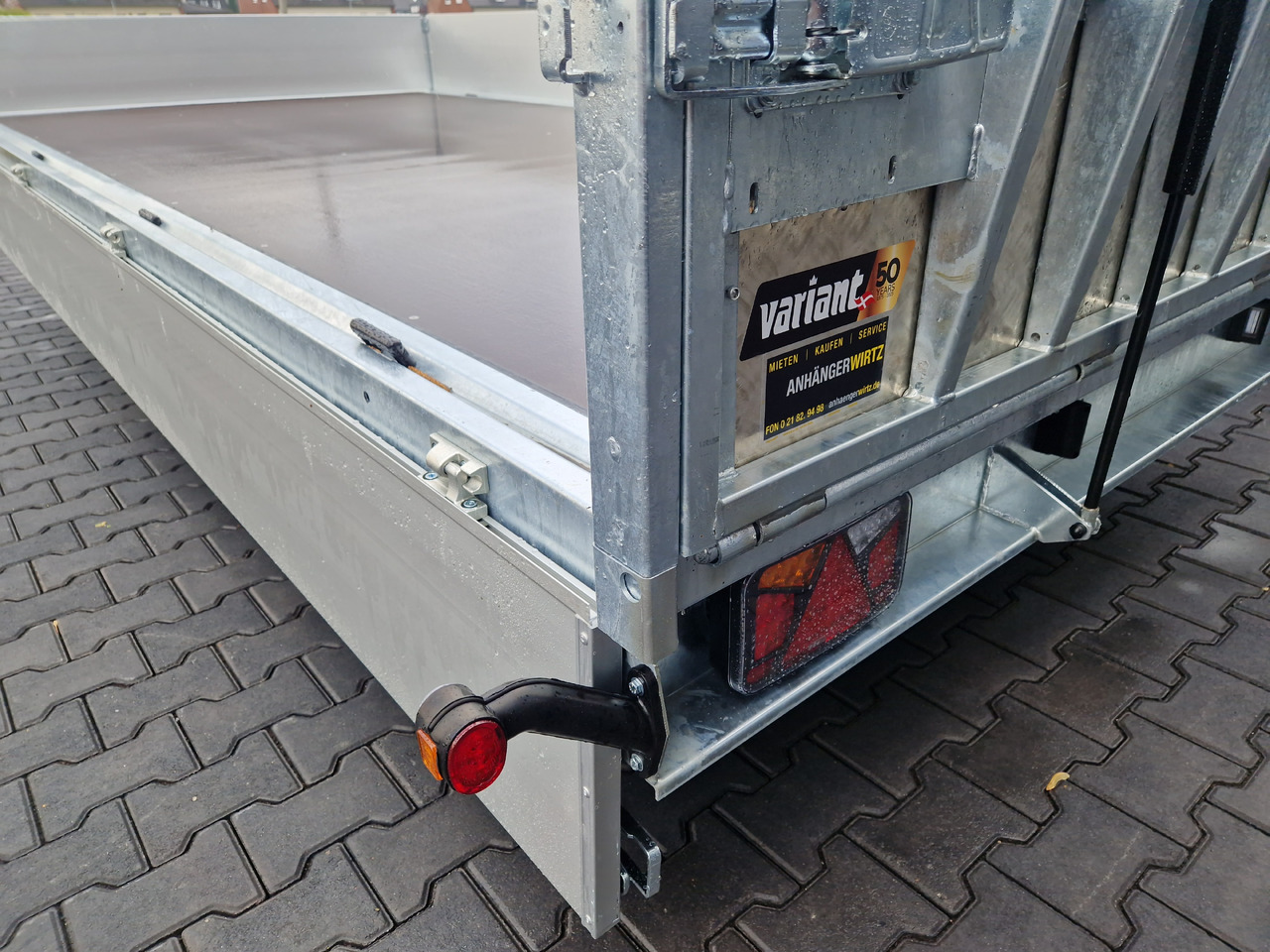 Variant Maschinentransporter 3553 UX Maxi LOAD blackline LED Tridem Parabel 3500kg - Remorque porte engin: photos 3 Variant Maschinentransporter 3553 UX Maxi LOAD blackline LED Tridem Parabel 3500kg - Remorque porte engin: photos 3