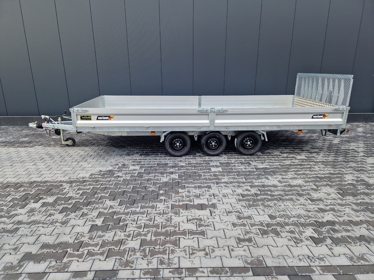 Variant Maschinentransporter 3553 UX Maxi LOAD blackline LED Tridem Parabel 3500kg - Remorque porte engin: photos 2 Variant Maschinentransporter 3553 UX Maxi LOAD blackline LED Tridem Parabel 3500kg - Remorque porte engin: photos 2
