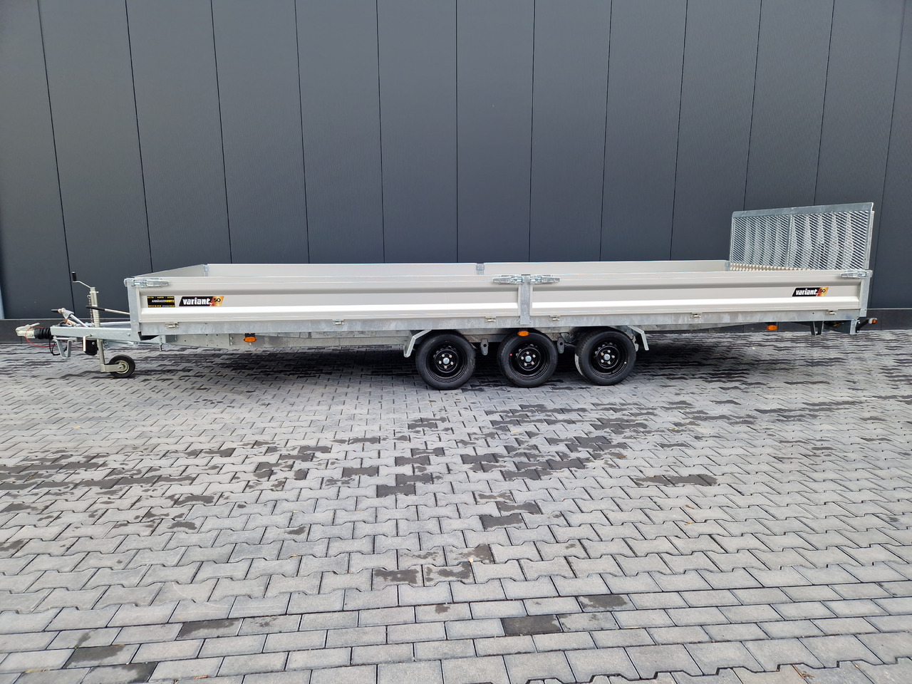 Variant Maschinentransporter 3563 UX Maxi Load 620x210x30cm LED Tridem Parabel black 3500kg - Remorque porte engin: photos 2 Variant Maschinentransporter 3563 UX Maxi Load 620x210x30cm LED Tridem Parabel black 3500kg - Remorque porte engin: photos 2
