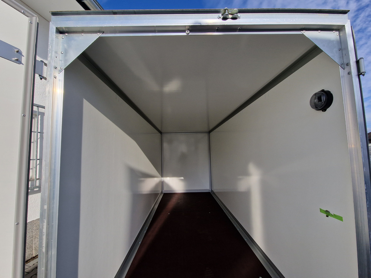 WM Meyer Koffer AZ 2040/151 S35 401x151x185cm (XL) 2000kg - Remorque fourgon: photos 4 WM Meyer Koffer AZ 2040/151 S35 401x151x185cm (XL) 2000kg - Remorque fourgon: photos 4