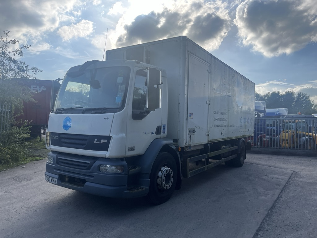 Daf 55LF 220 4x2 Box Van - Fourgon grand volume: photos 2 Daf 55LF 220 4x2 Box Van - Fourgon grand volume: photos 2