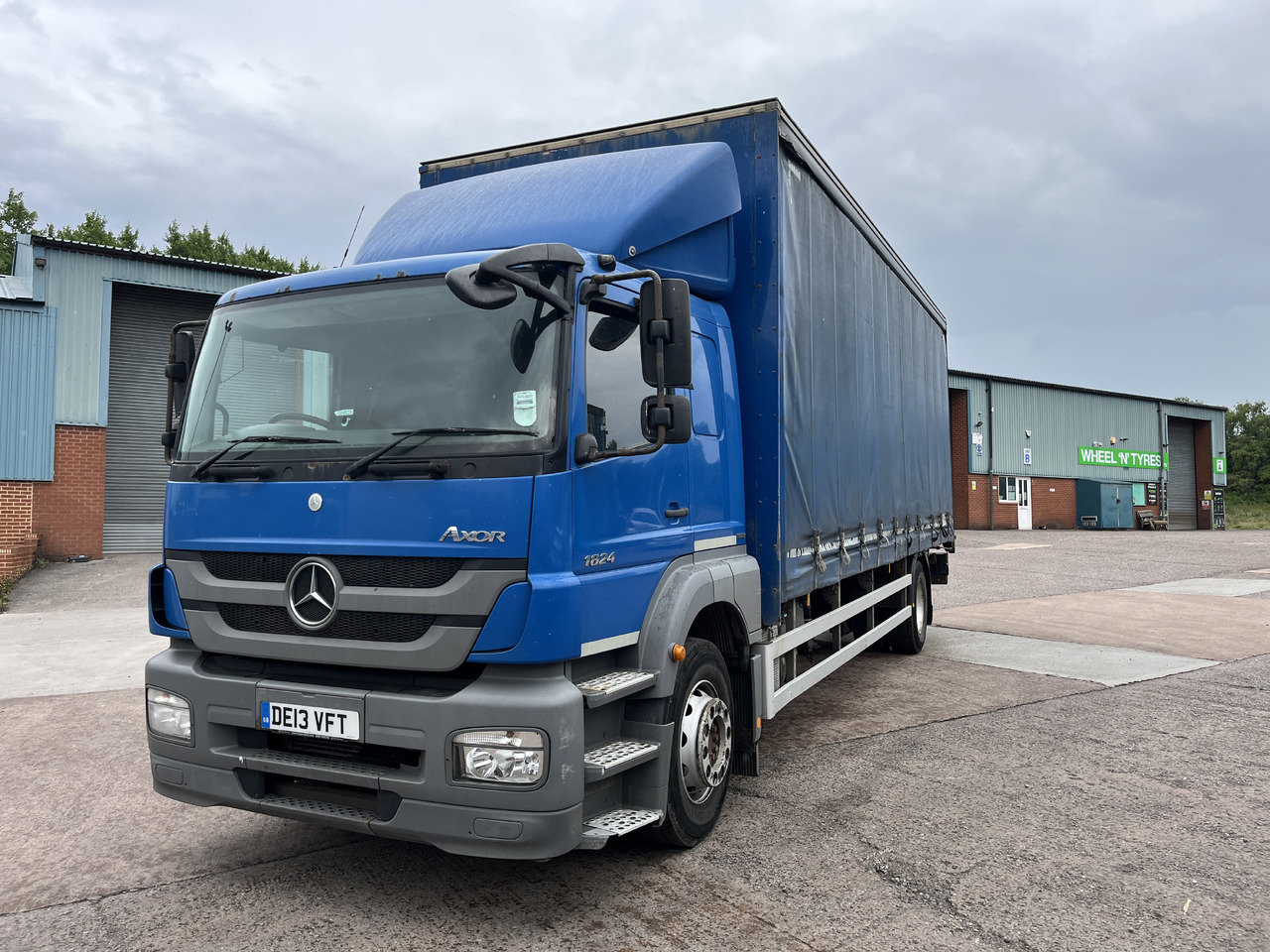 Mercedes Axor 1824 - Camion à rideaux coulissants: photos 2 Mercedes Axor 1824 - Camion à rideaux coulissants: photos 2