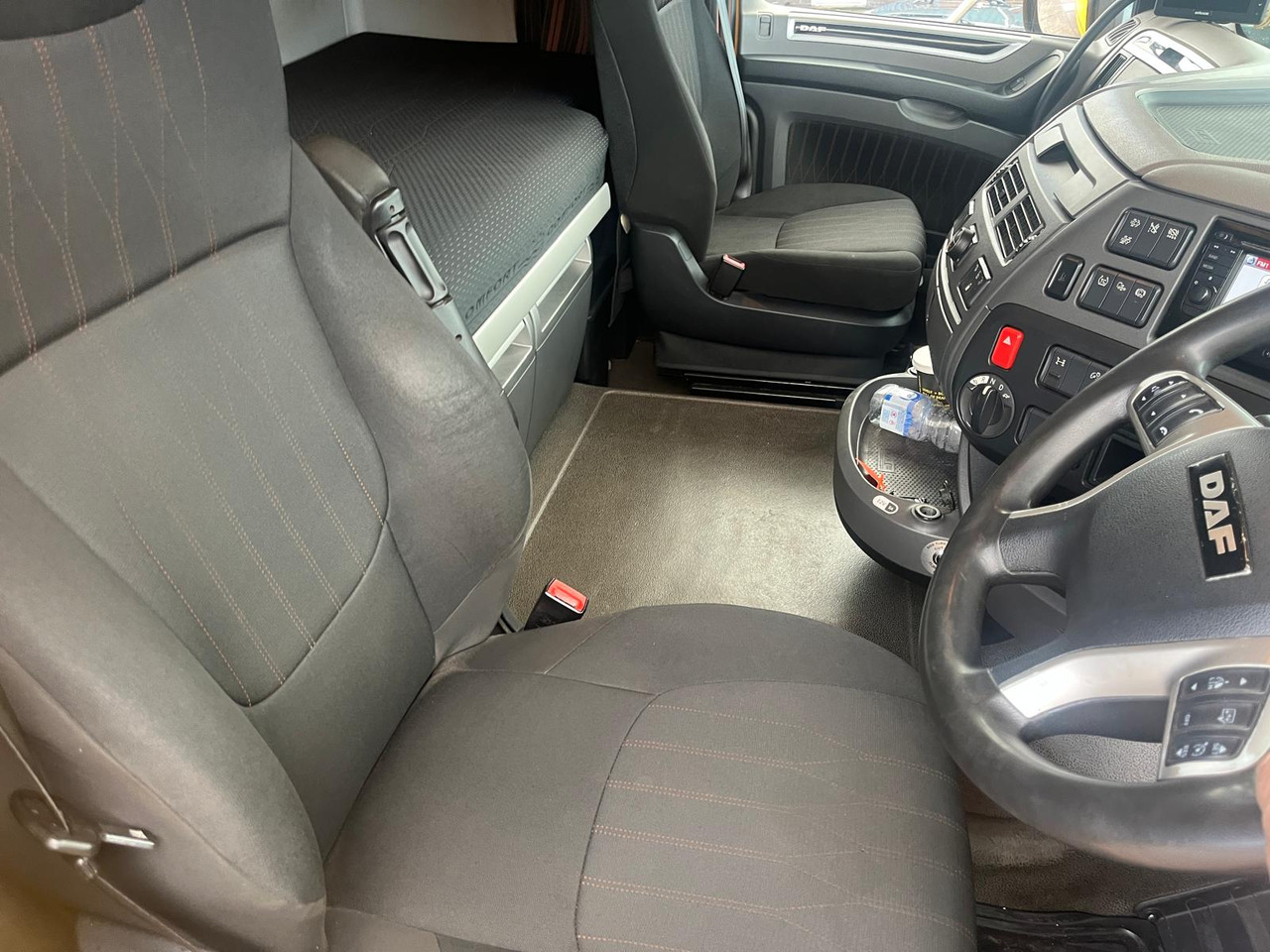 Tracteur routier DAF XF 530: photos 8