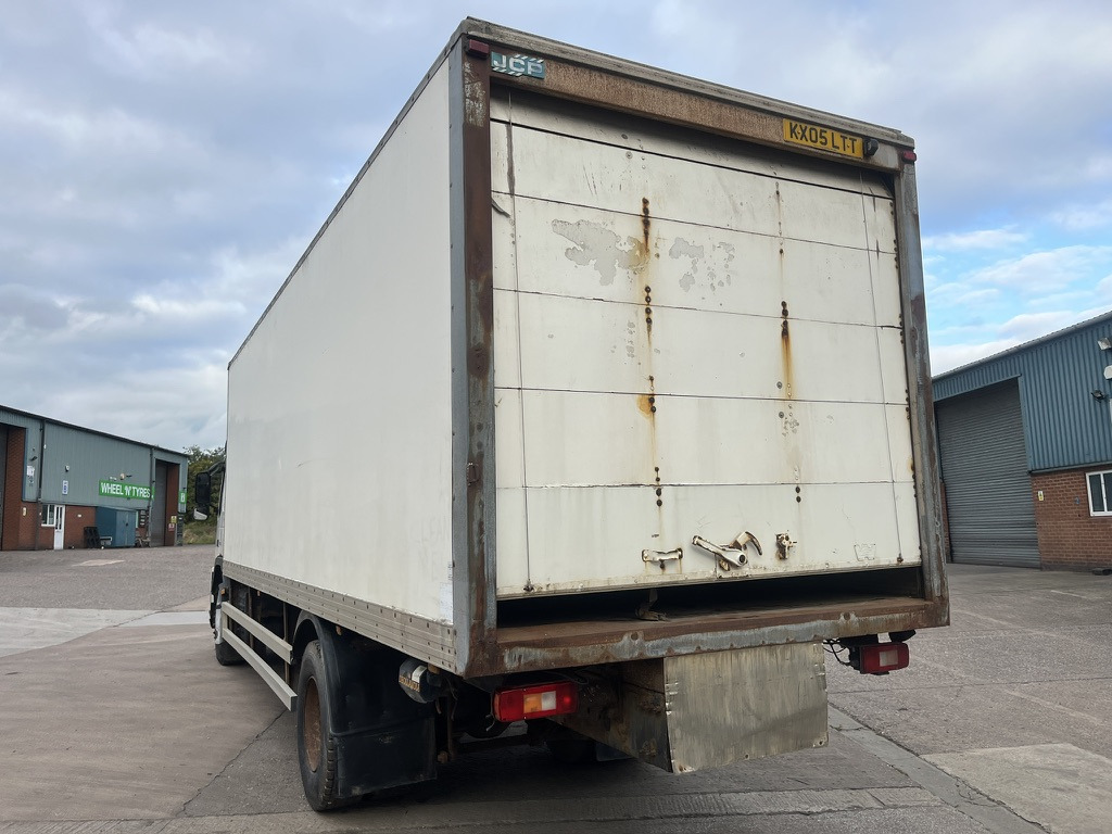 Volvo FM9 300 4x2 Box Van - Fourgon grand volume: photos 4 Volvo FM9 300 4x2 Box Van - Fourgon grand volume: photos 4