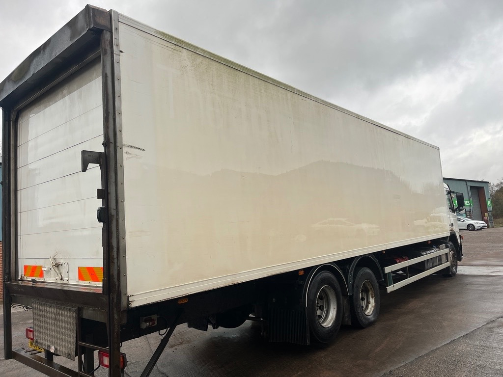 Volvo FM9 300 Euro 4 - Fourgon grand volume: photos 3 Volvo FM9 300 Euro 4 - Fourgon grand volume: photos 3