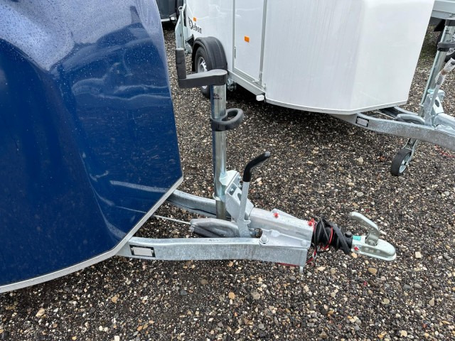 Cheval Liberte Debon Fourgon Cargo 2 Poly + Türe blau 1300 kg, 100 km/h, 300x155x168cm - Remorque fourgon: photos 2 Cheval Liberte Debon Fourgon Cargo 2 Poly + Türe blau 1300 kg, 100 km/h, 300x155x168cm - Remorque fourgon: photos 2