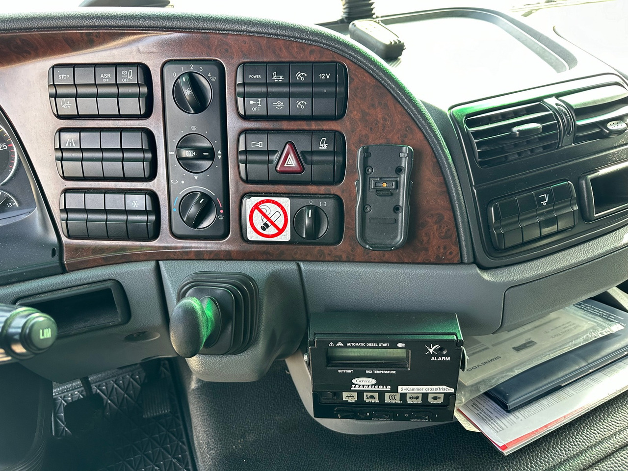 Photo d'intérieur 2: Camion frigorifique MERCEDES-BENZ Actros 18.36 Kühler Hebebühne