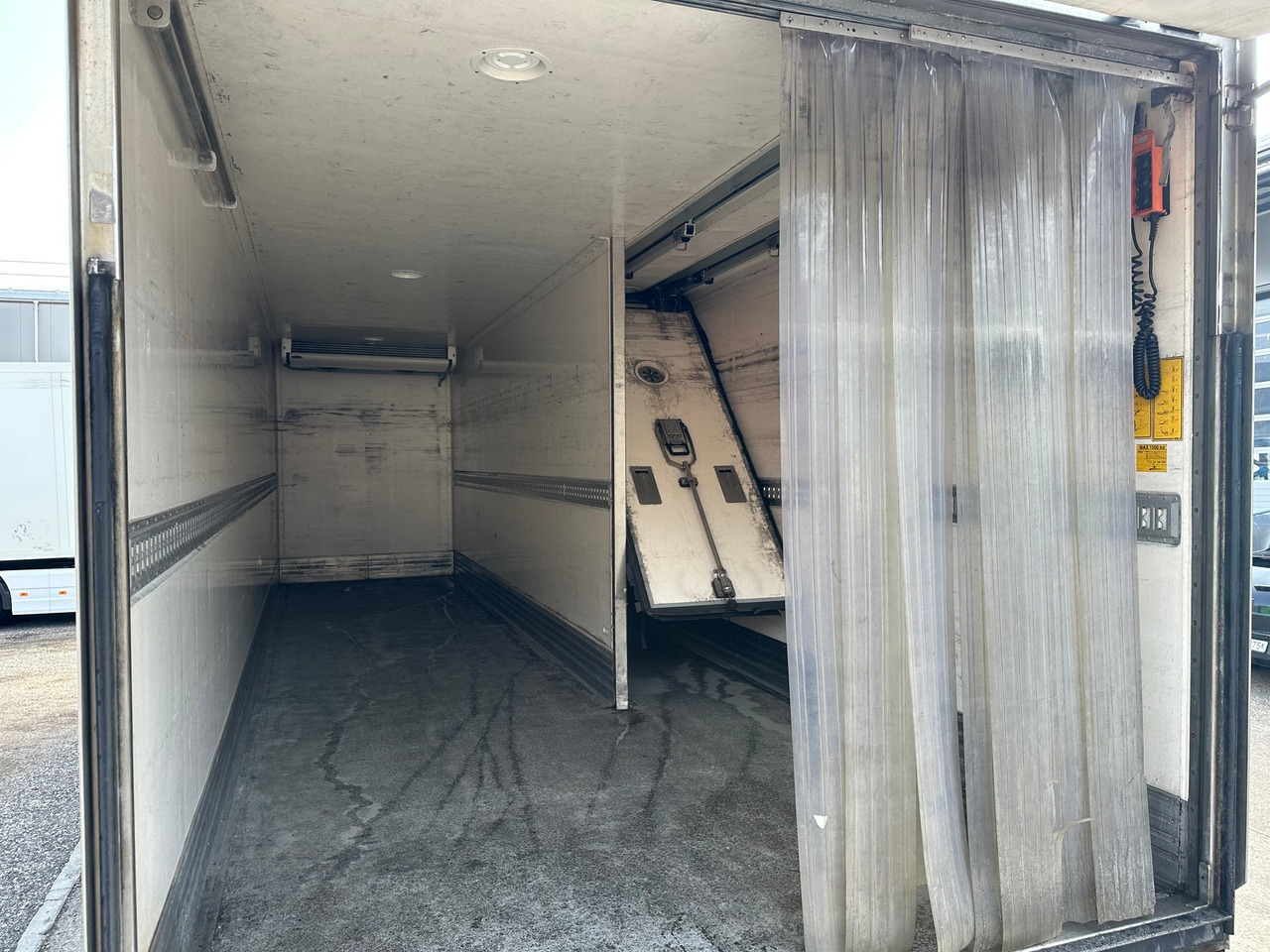 Camion frigorifique MERCEDES-BENZ Actros 18.36 Kühler Hebebühne: photos 7