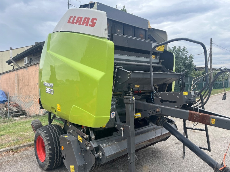 Claas Variant 380 - Presse à balles rondes: photos 1 Claas Variant 380 - Presse à balles rondes: photos 1