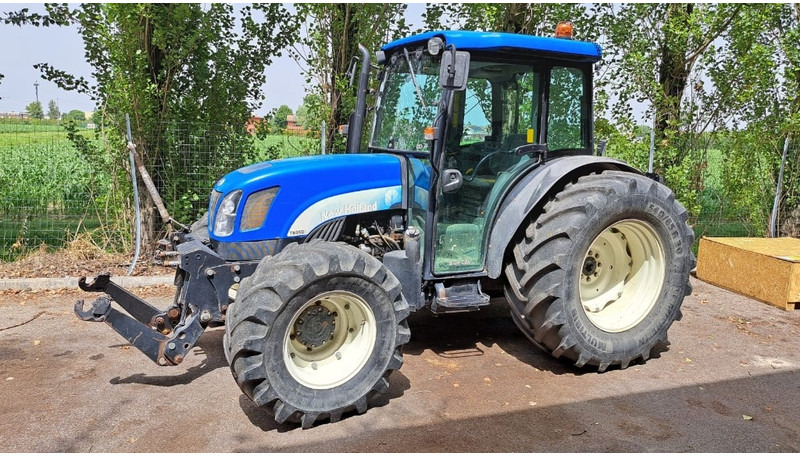 New Holland TN 95 D A - Tracteur agricole: photos 2 New Holland TN 95 D A - Tracteur agricole: photos 2