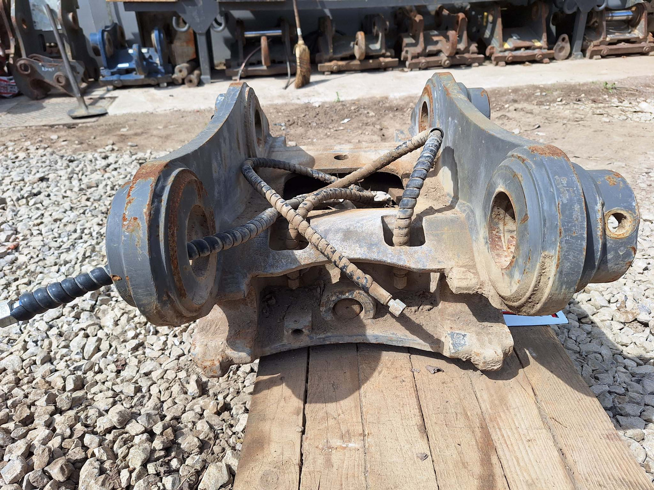 Balavto S70 Volvo EC220D - Attache rapide pour Engins de chantier: photos 3 Balavto S70 Volvo EC220D - Attache rapide pour Engins de chantier: photos 3