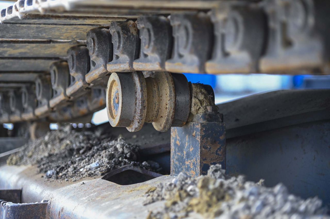 CASE CX240B - crédit-bail CASE CX240B: photos 25