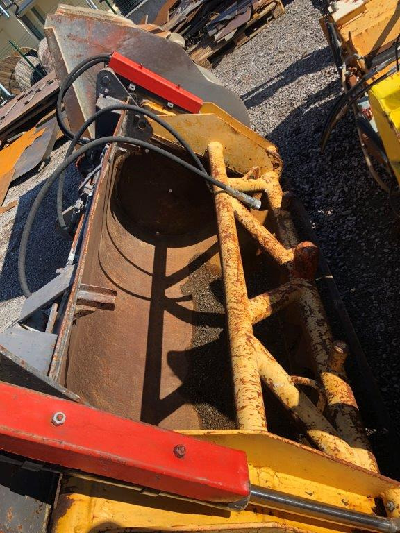 Front loader bucket with closure 2300 mm Volvo - Godet pour chargeur pour Chargeuse sur pneus: photos 1 Front loader bucket with closure 2300 mm Volvo - Godet pour chargeur pour Chargeuse sur pneus: photos 1