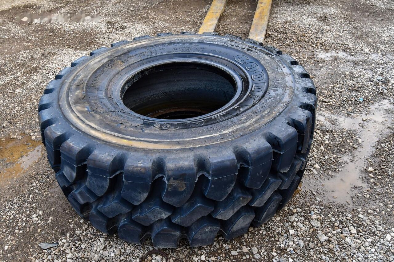 Goodyear 20.5R25 - Roue complète: photos 4 Goodyear 20.5R25 - Roue complète: photos 4