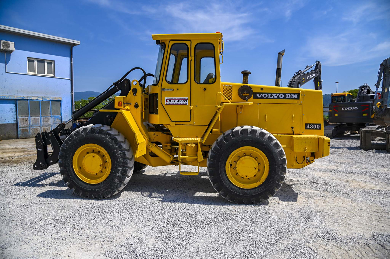 VOLVO BM4300 - Chargeuse sur pneus: photos 4 VOLVO BM4300 - Chargeuse sur pneus: photos 4