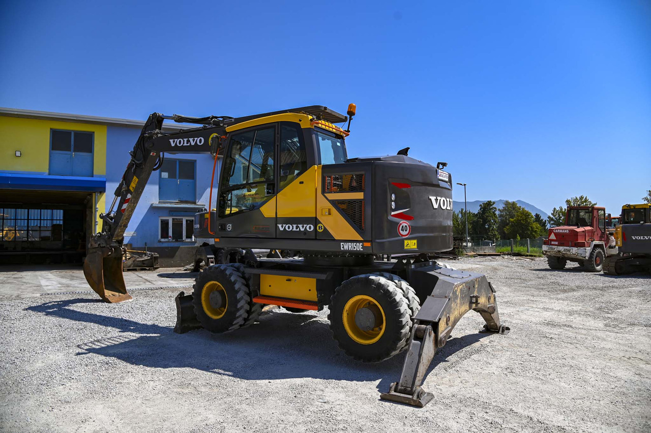 VOLVO EWR150E - Pelle sur pneus: photos 4 VOLVO EWR150E - Pelle sur pneus: photos 4